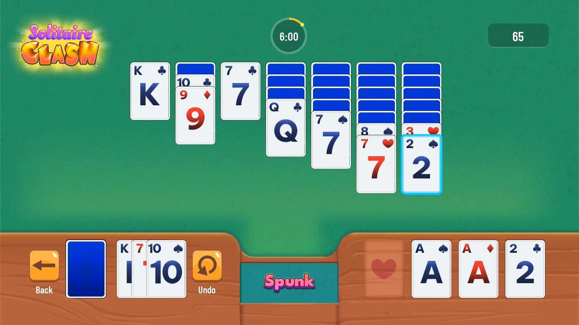 Gameplay of Solitaire Clash Aviagames